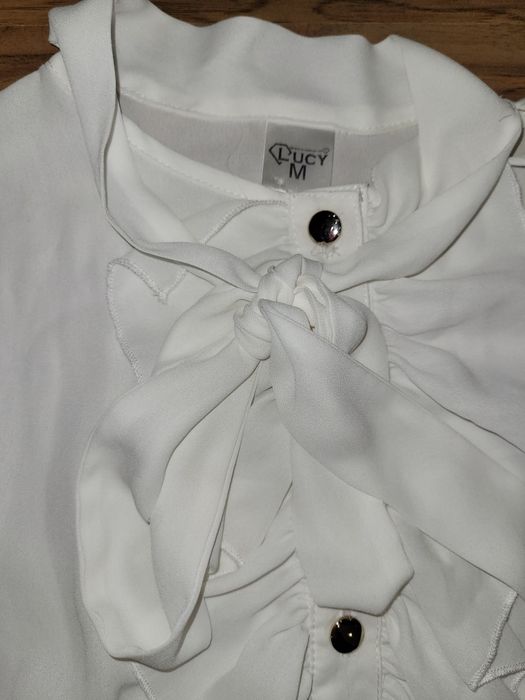 Бяла риза Lucy с удължен гръб