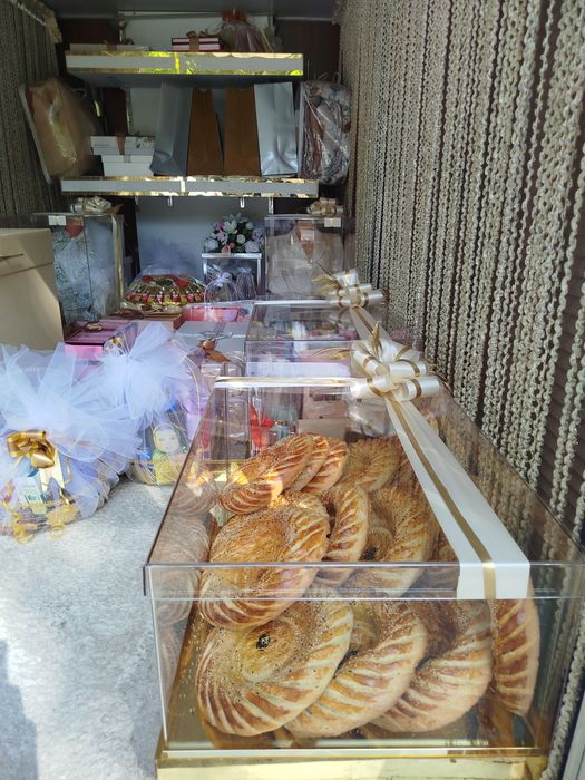 Toy marosimlar uchun Sarpo idishlar va moshinalar.