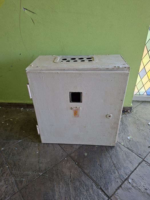 Продавам метално ел табло