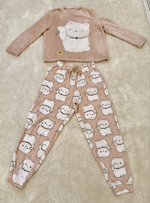 Pijama pufoasa/ fleece Oysho cu pisica norocoasa (Maneki Neko) - interactiva, S