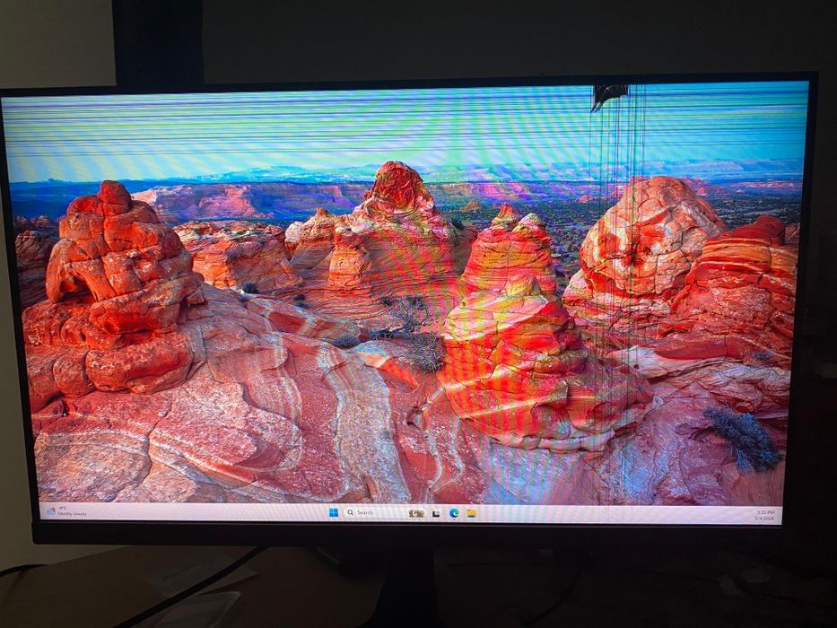 Монитор 19' с царапиной