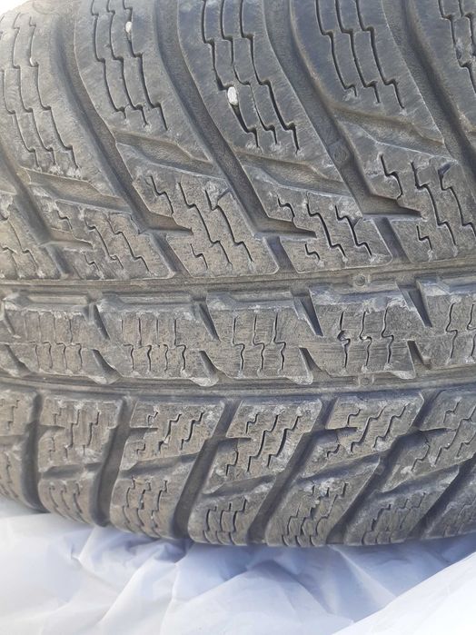 Гуми Нокиан 215/70/16