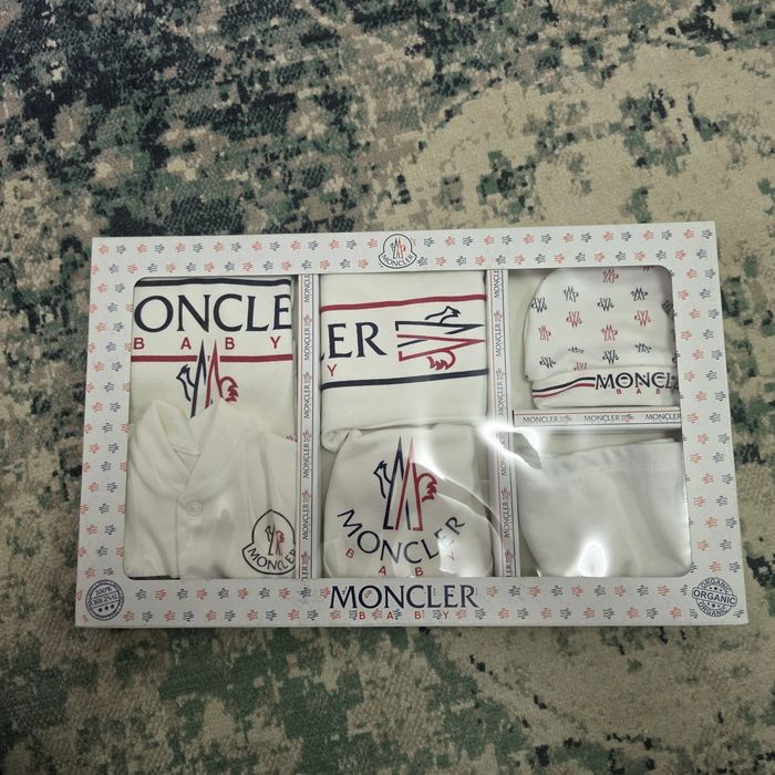 Set articole  pentru nou nascuti, pret pt 1 set