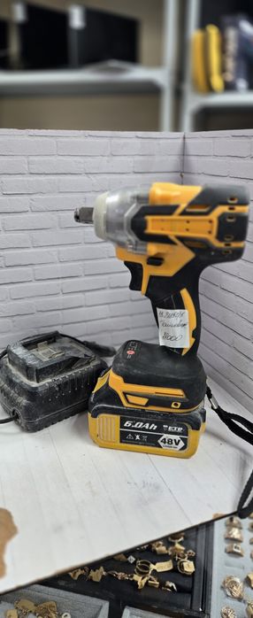 Гайковерт Dewalt 18000
