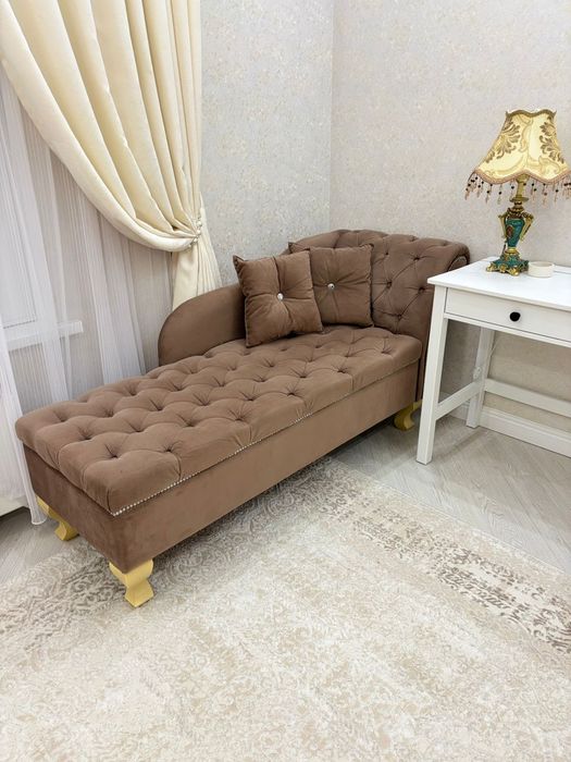 Диван коричневый
