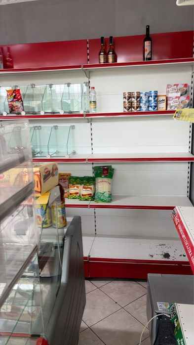 Продам стеллажи и холодильники для магазина