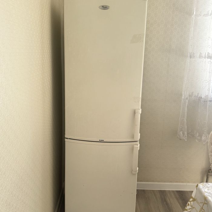 Продаётся холодильник Whirlpool