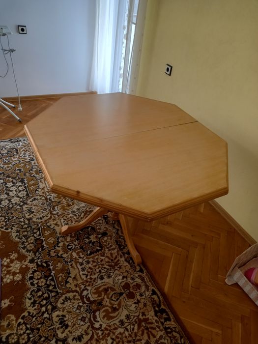 Кухненска маса осмоъгълна