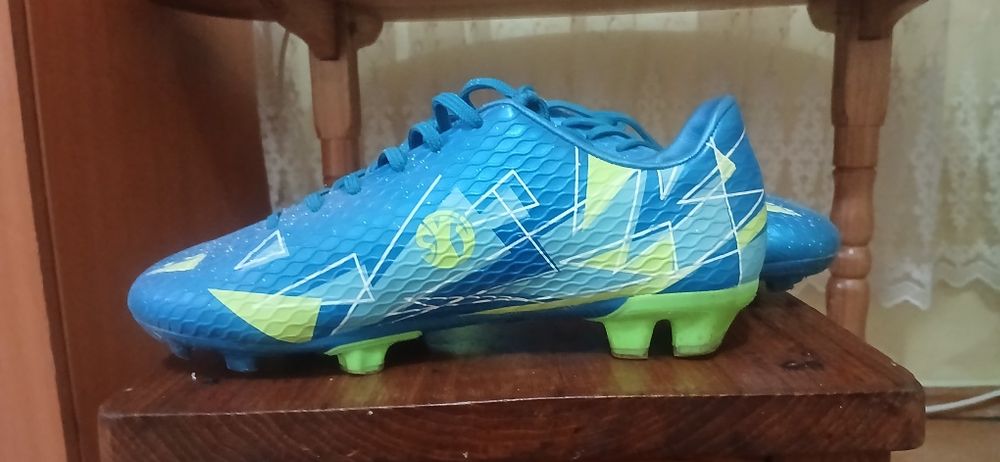 Vând ghete  de fotbal nr36