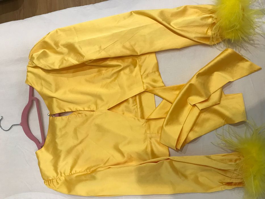 Елегантна блуза с пера