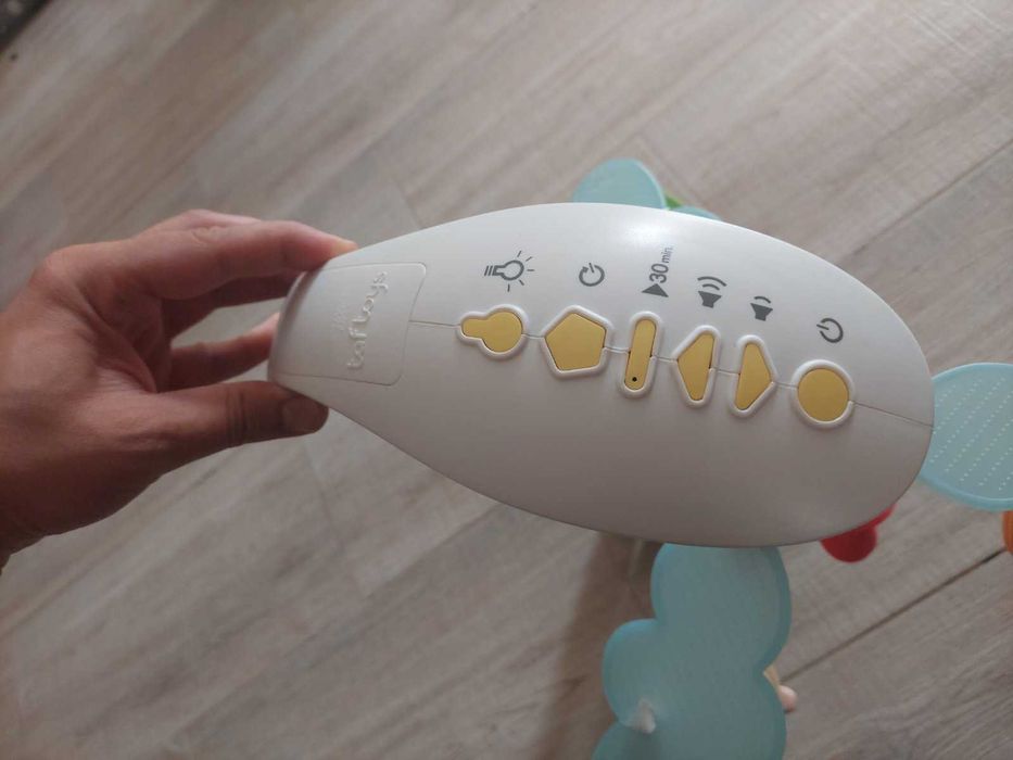 музикална въртележка за бебешко легло със светлини