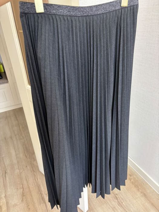 Плесированная юбка Uniqlo