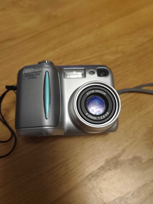Ретро дигитален фотоапарат Nikon Coolpix 4300