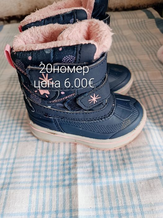 Детски обувки в добро състояние имат леки следи от употреба