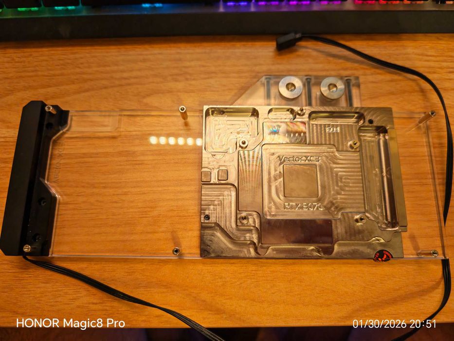 видео карта EVGA RTX 3070 + воден блок EKWB RTX 3070 + EKWB backplate