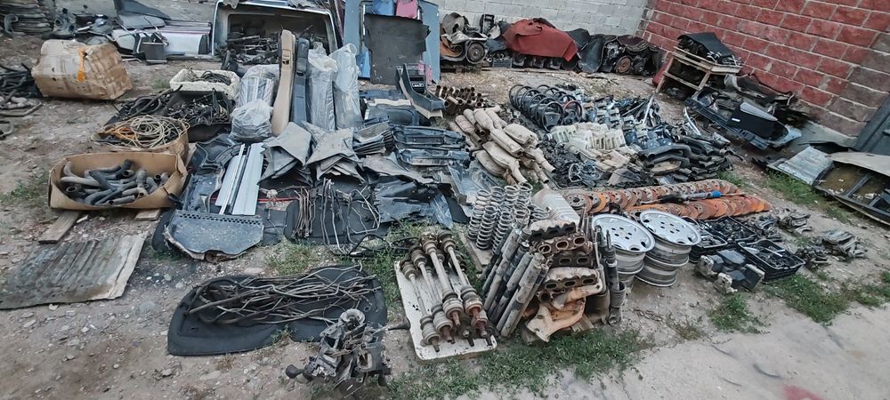 Мерседес 124 запчасти сатылады суреттеги барлык запчас бар