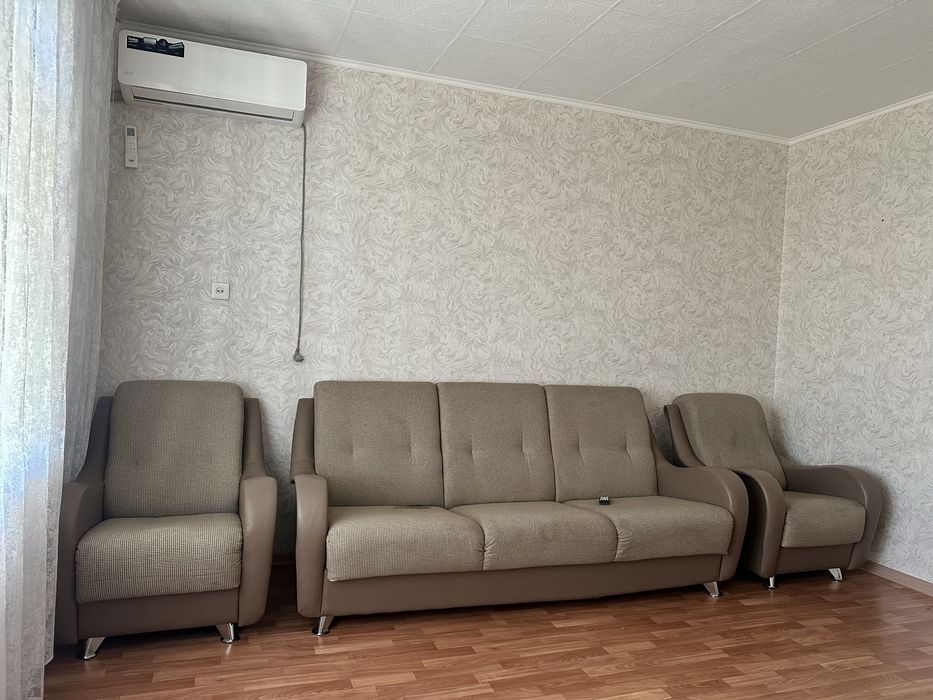 Продам Диван с 2мя креслами б/у