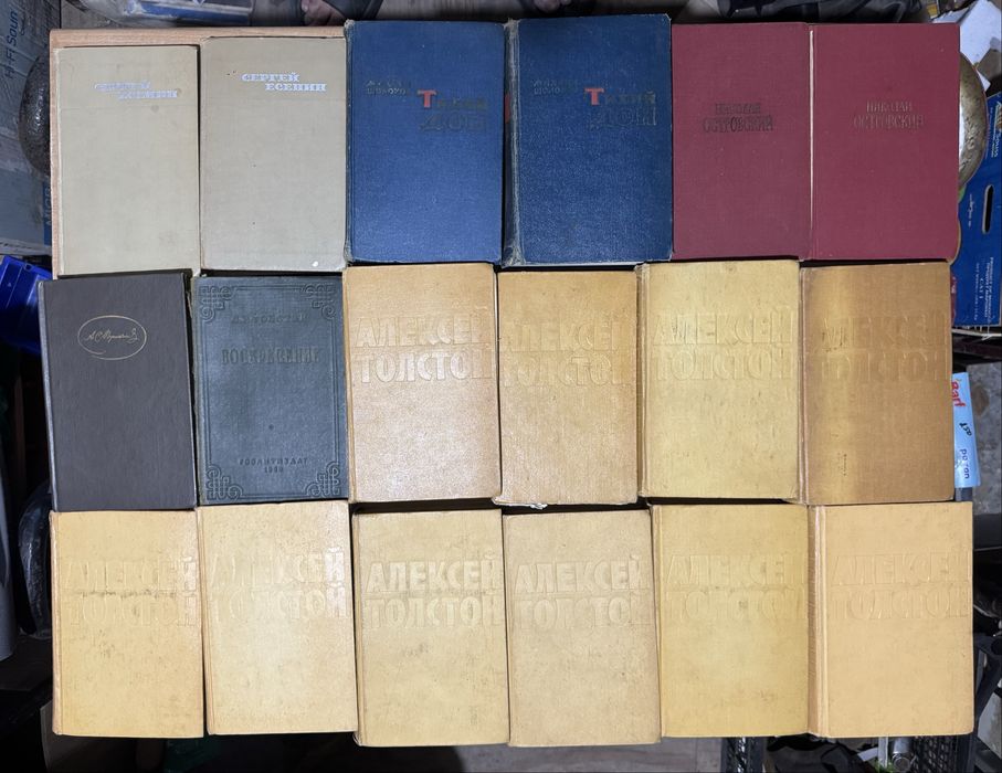 Продам книги по четыреста  тнг.