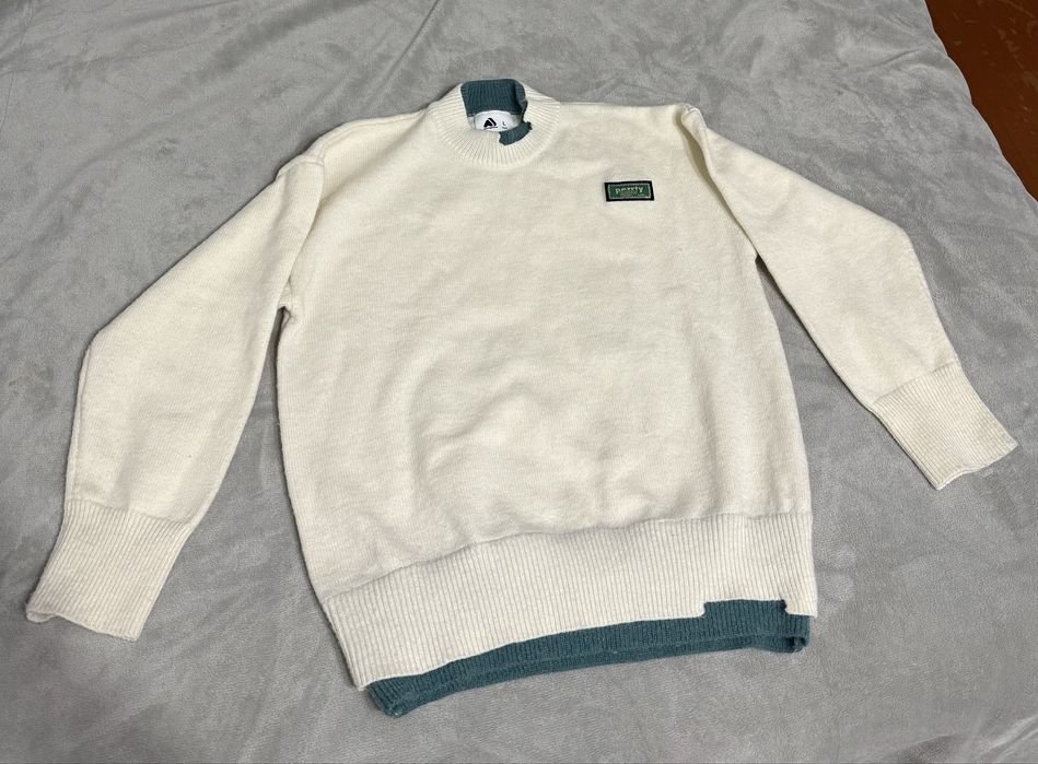 Продам теплый стильный свитер