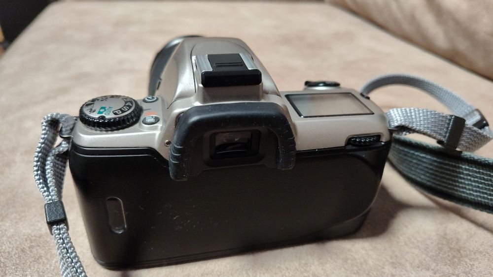 Лентов фотоапарат Nikon F65 с обектив 28-80/ 3.5-5.6 D