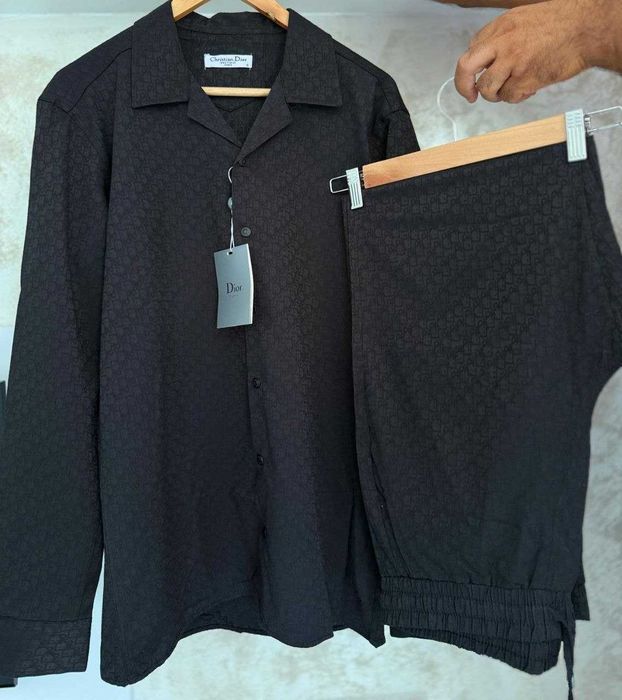 Costum barbati cămașa și pantaloni