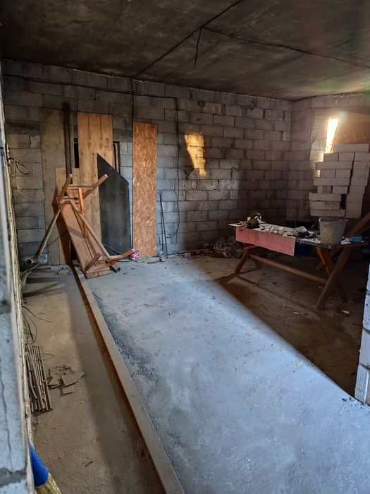 Дом недостроенный с участком продам