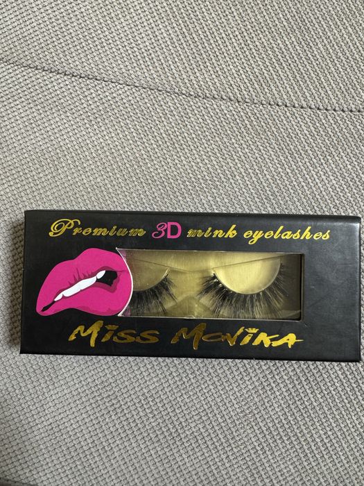 Miss Monika lashes