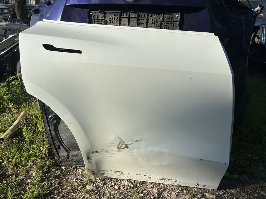 Врата Tesla Model Y