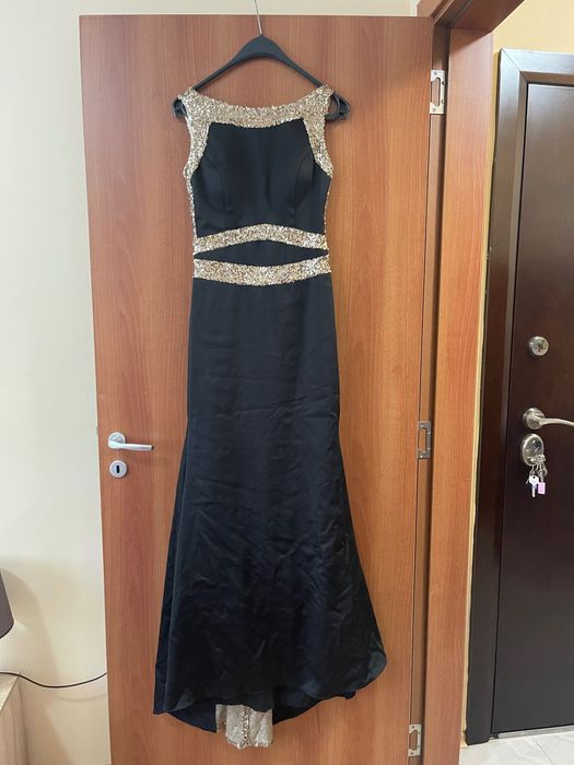 Официална рокля.