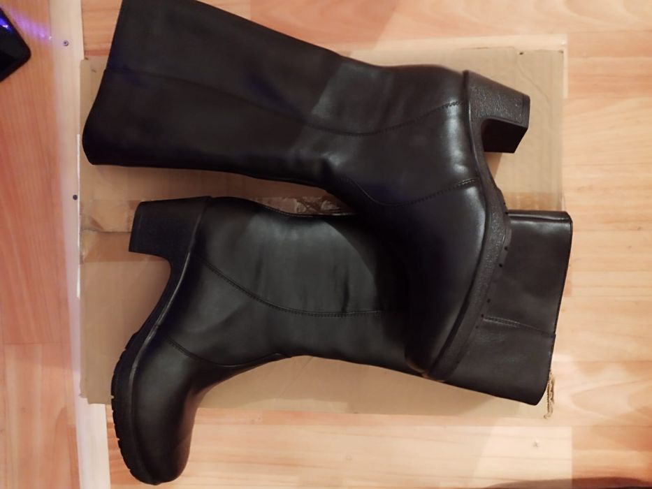 Продам обувь зимнию