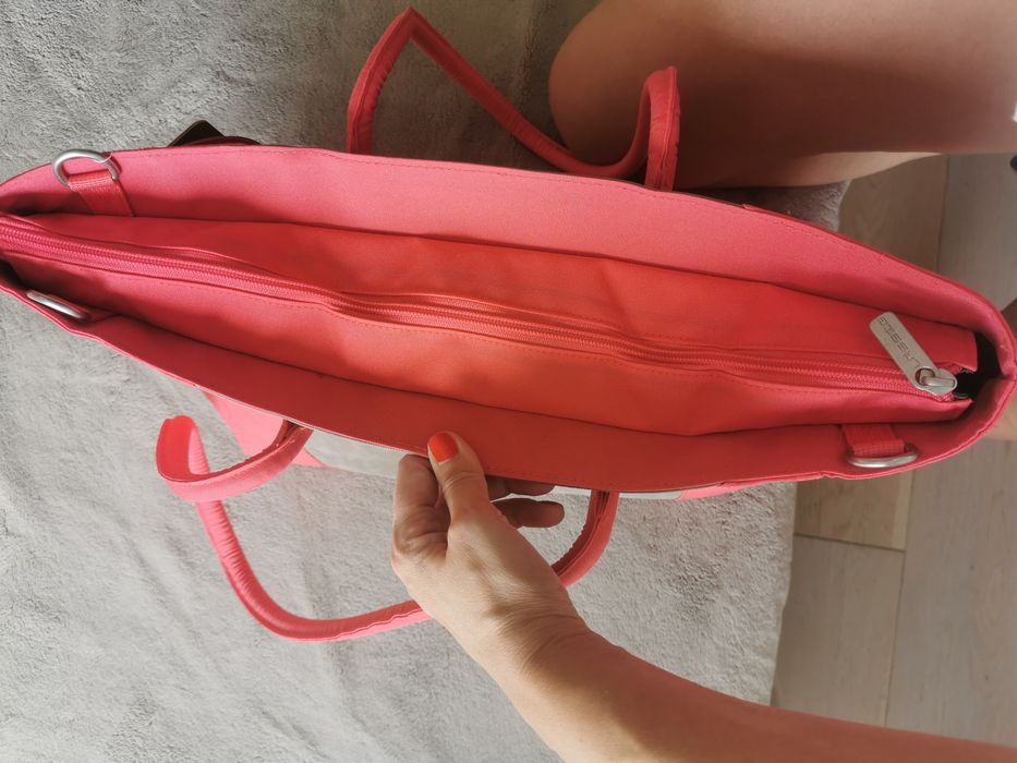 Geanta bebe noua, cu etichetă