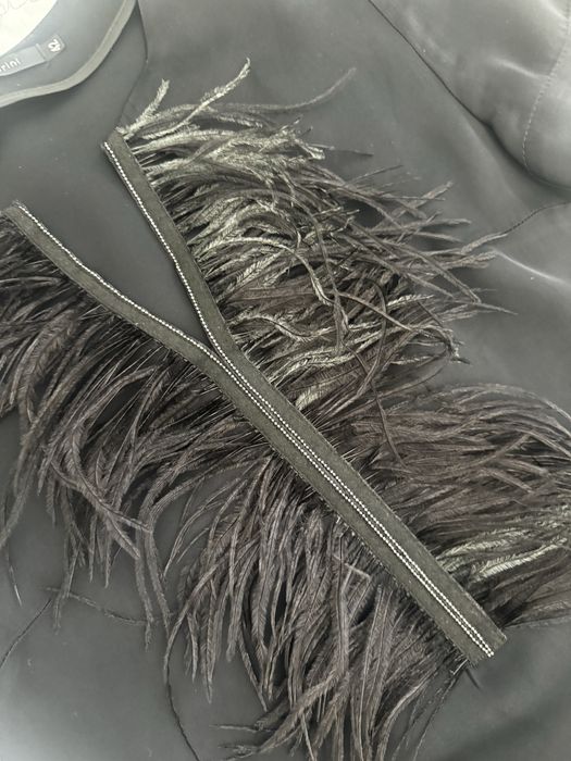 кофта с перьями