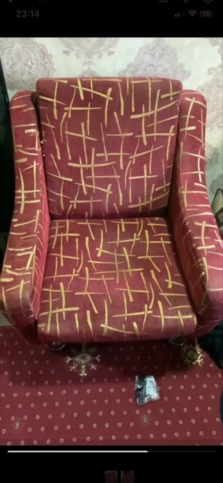 диван и кресло в нормальном состояние