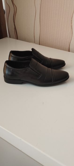 Продам туфли на мальчика р.37