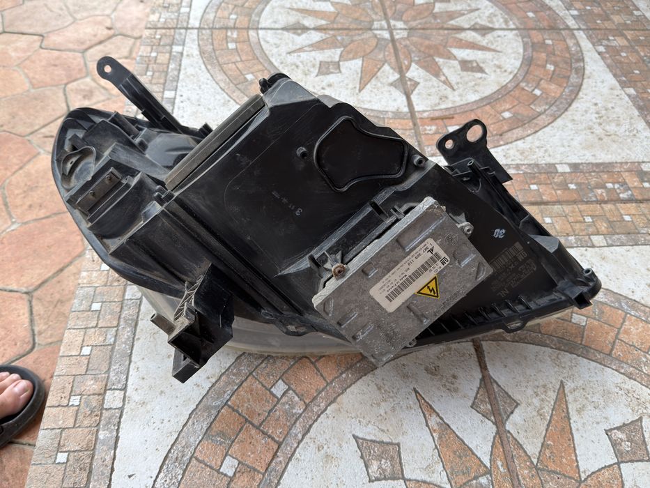 Far adaptiv cu halogen de pe partea stanga  de opel zamfira + modul