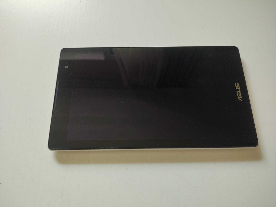 Продавам таблет asus zenpad p01z