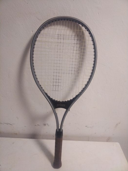 Тенис ракета PRINCE
Комплект с кожен калъф за съхраните.