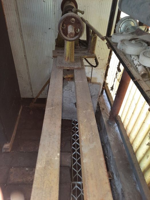 De vinzare strung de lemn