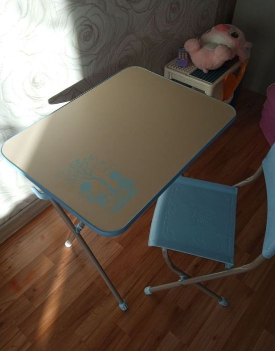 Продам детский стол со стулом