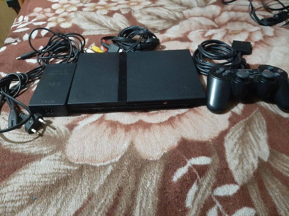 Vând PlayStation 2 slim complet în stare bună