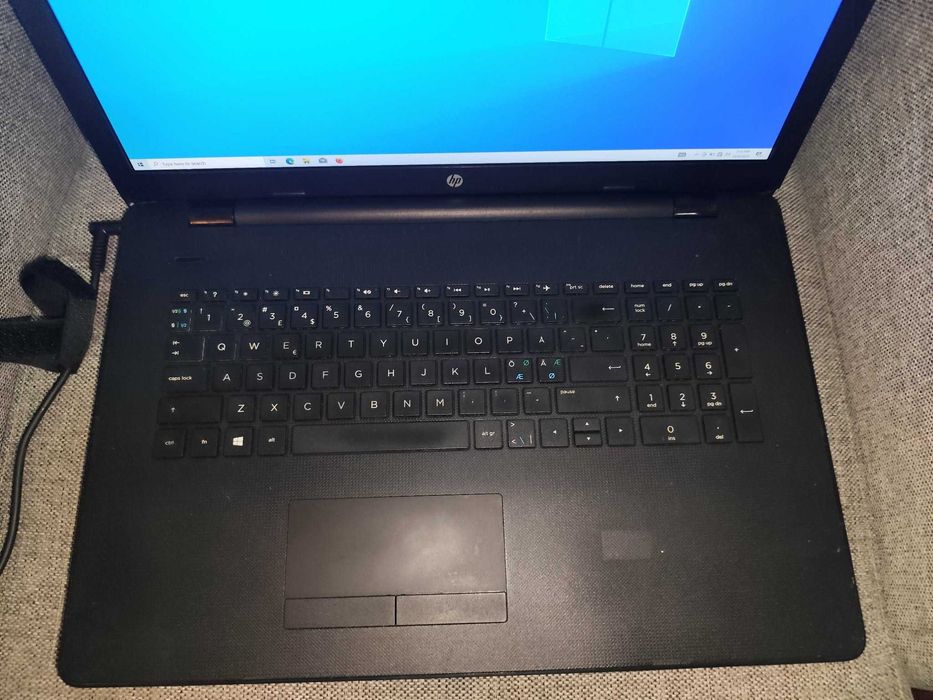Laptop HP 17 inch, Amd, 8Gb Ram, ssd128Gb, garantie! Schimburi!