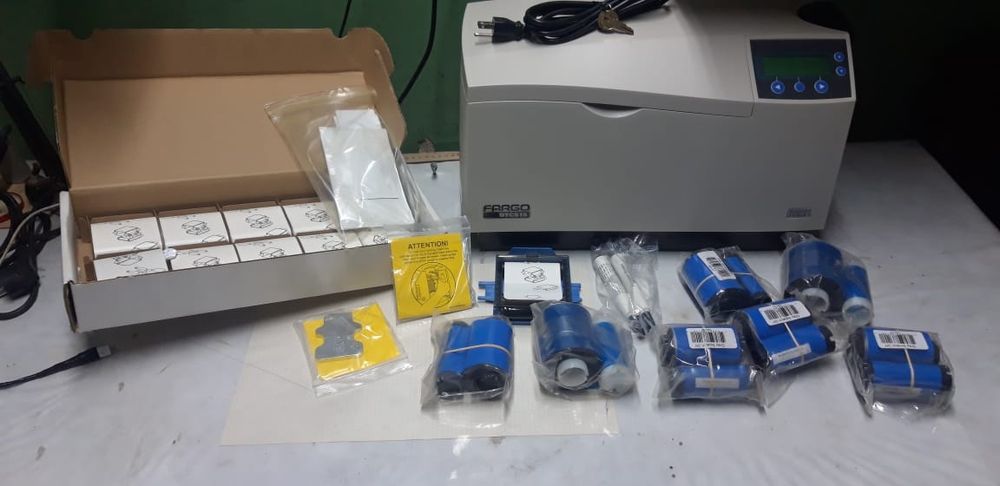 Продам термо принтер Fargo