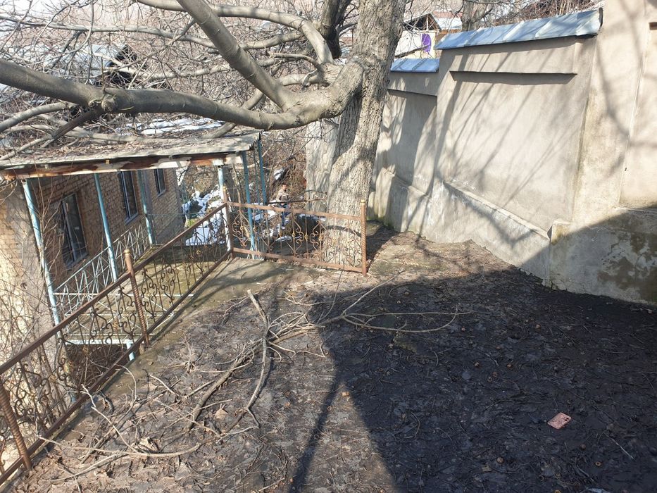 Продается участок Чарвак Хумсан рядом с речкой Угам 16 соток