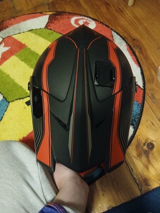 Vând cască pentru moto