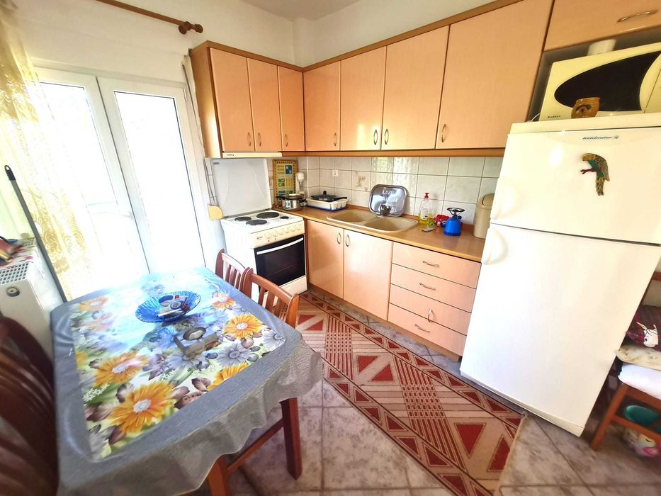 Продава мезонет на 3 нива с малък двор в центъра на Аспровалта, Гърция