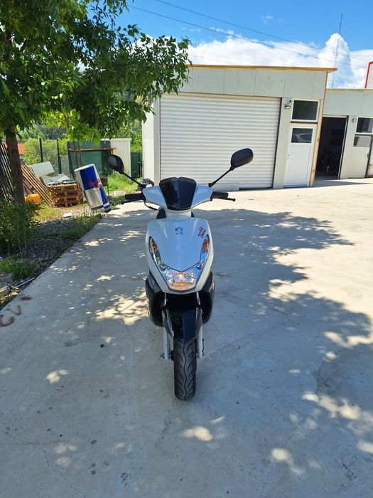 Продава се скутер peugeot kisbee 50 cc