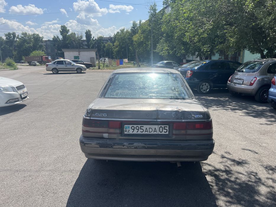 Продам машину мазда 626 седан