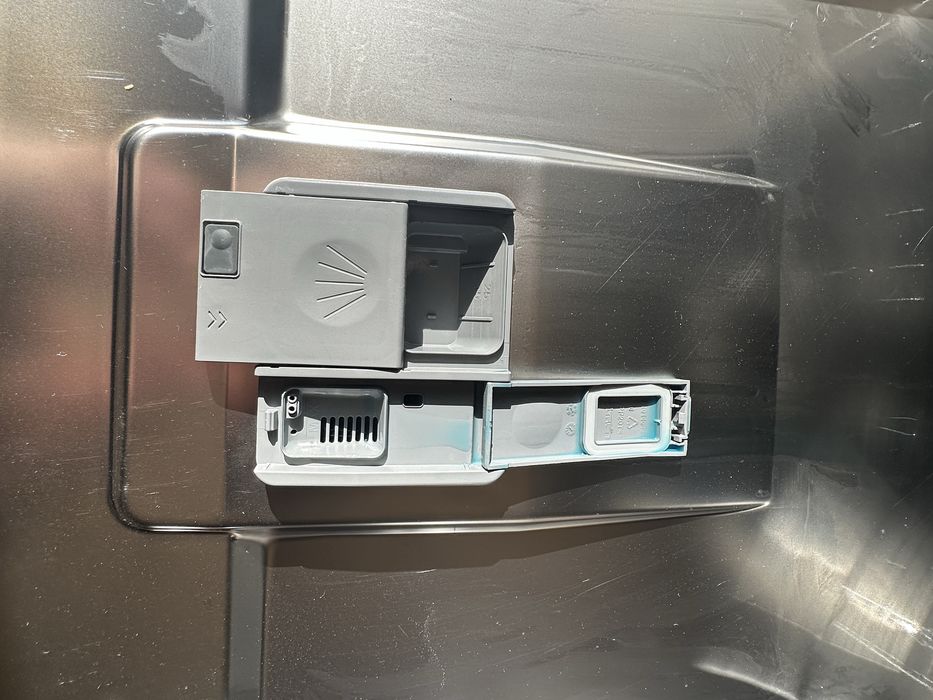 Masina de spalat vase SHARP