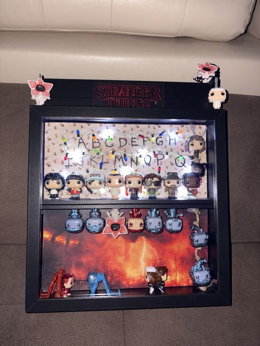 Stranger things- рамка с всички фигурки