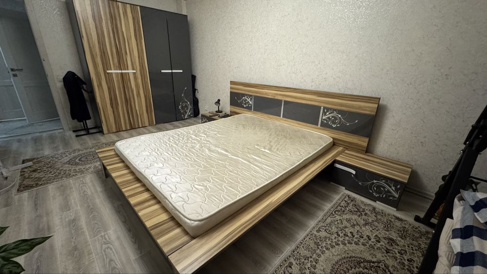 Продам спальный гарнитур